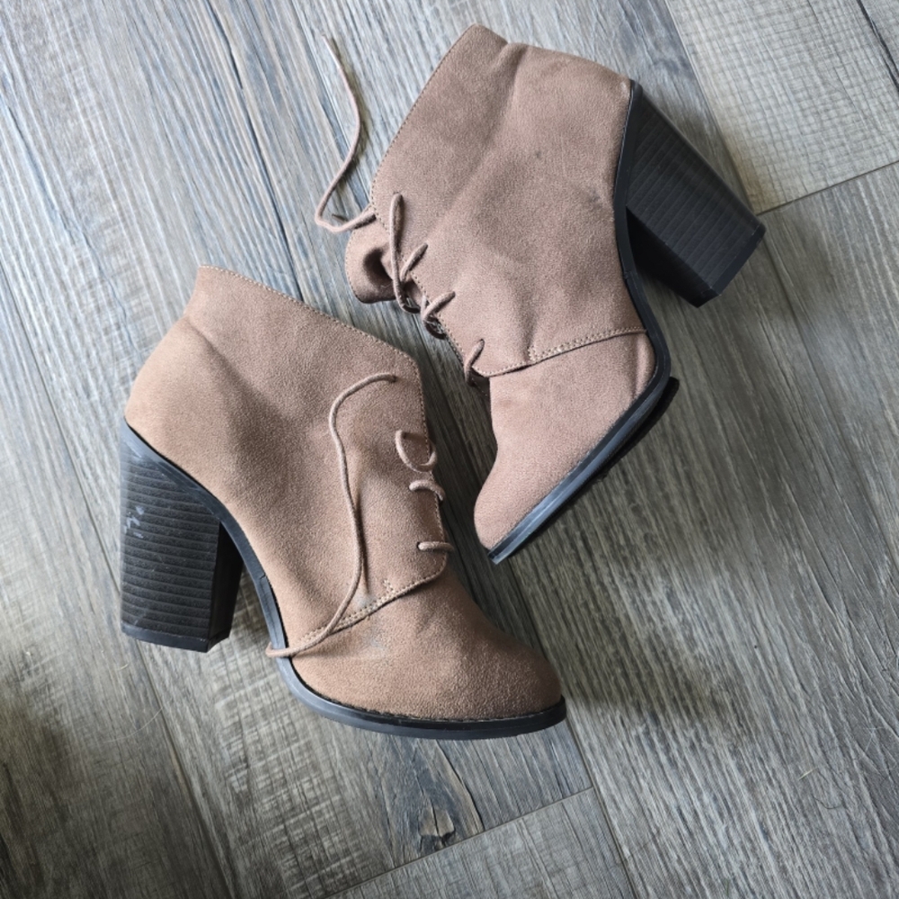Stylish Tan Ankle Boots